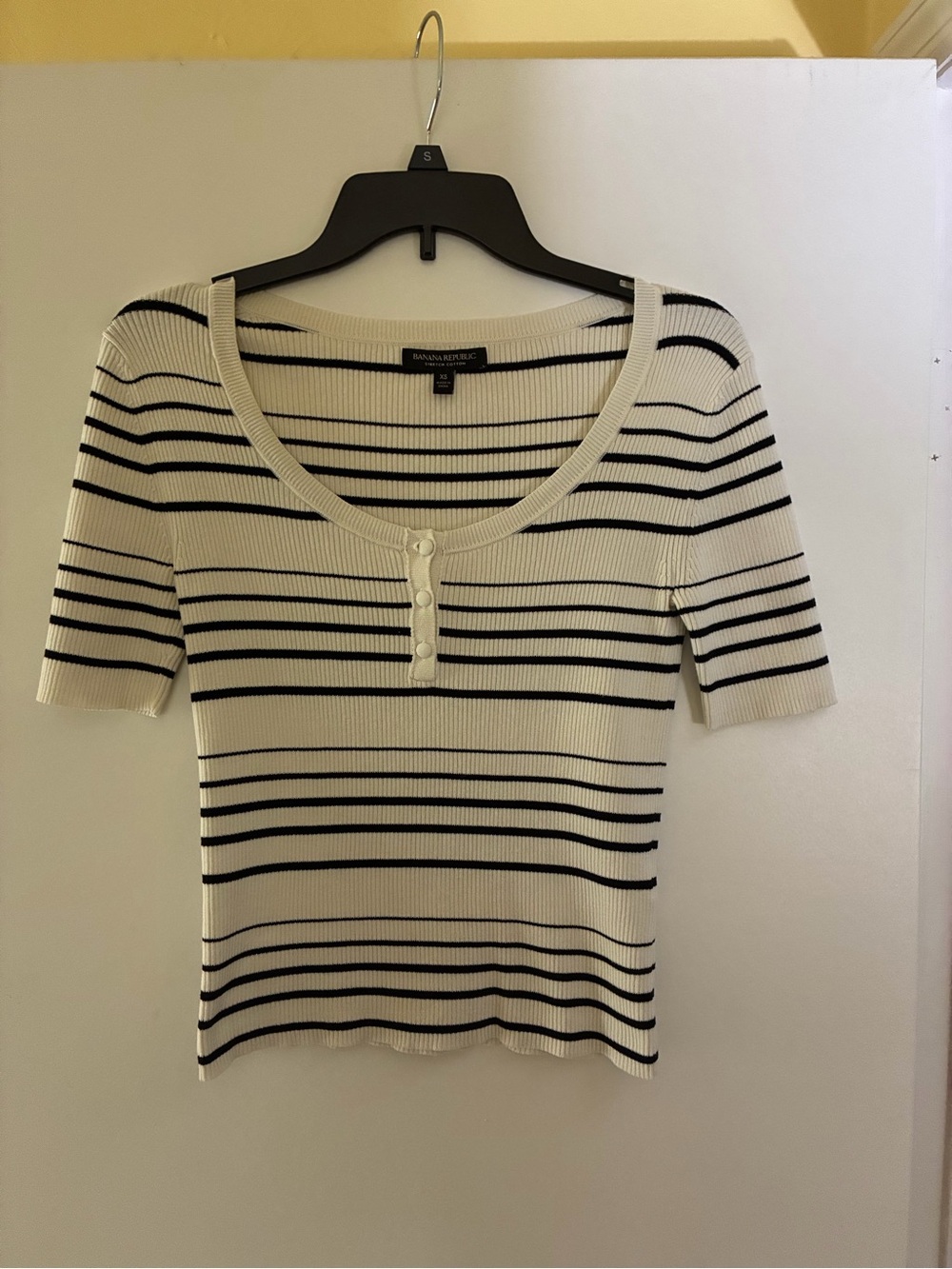 Banana Republic Cream and Black Striped Scoop Neck Short Sleeve Tee/sweater